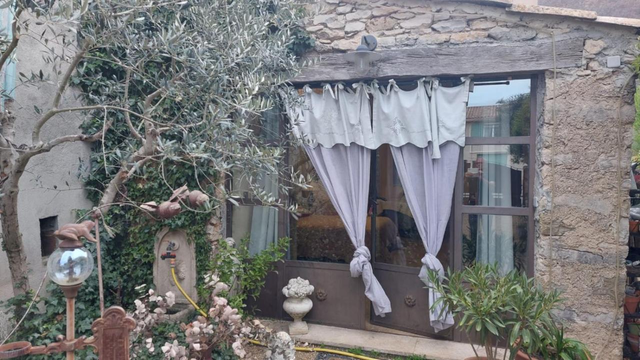 L'Olivier Sur La Place La Rochegiron Dış mekan fotoğraf